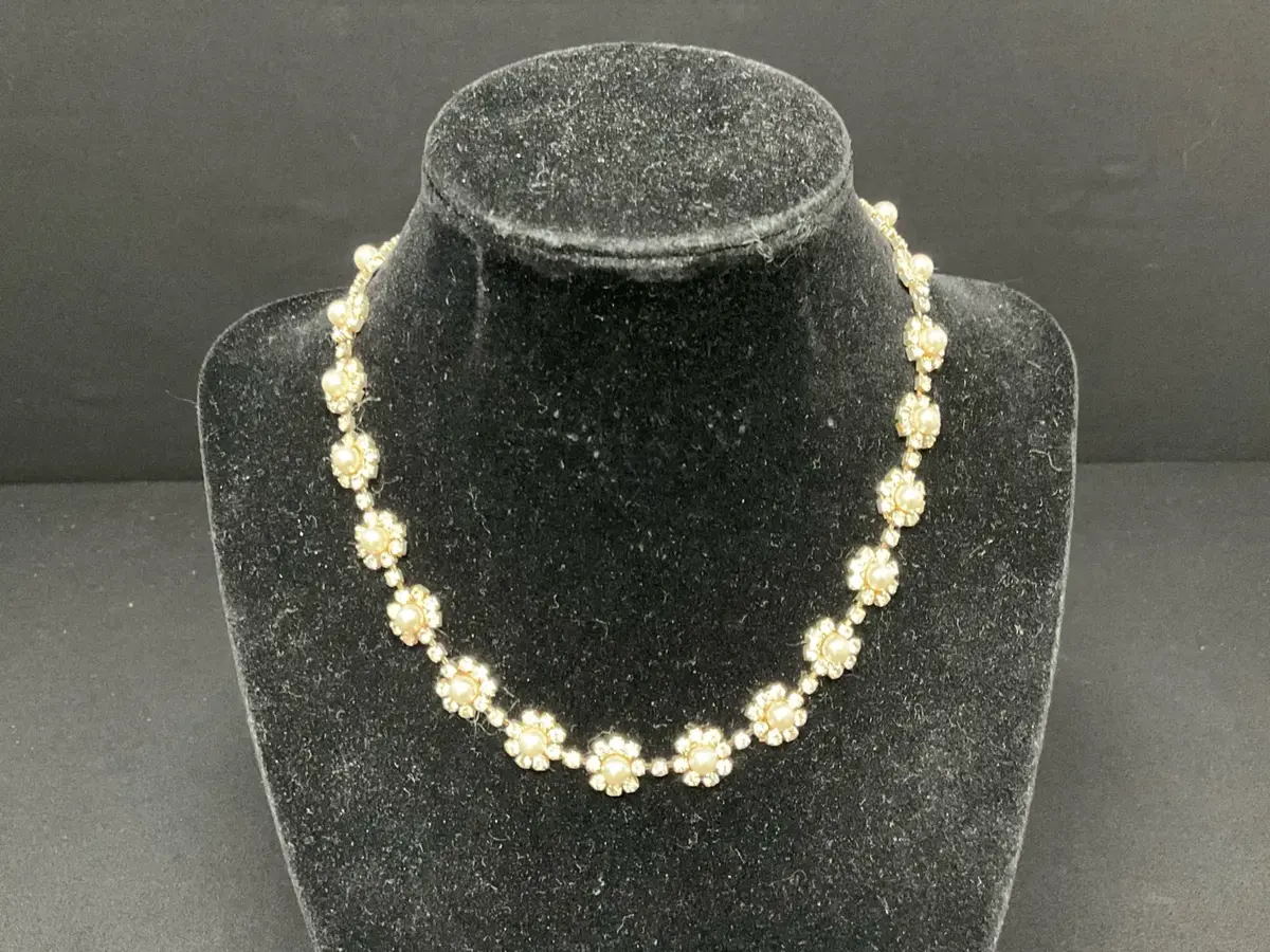 Rhinestone & Pearl Flower Choker Necklace 