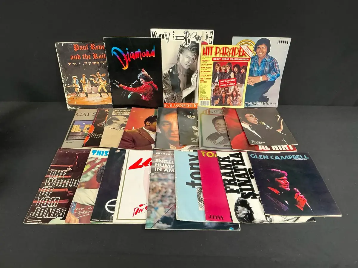 Music Magazines And Booklets 