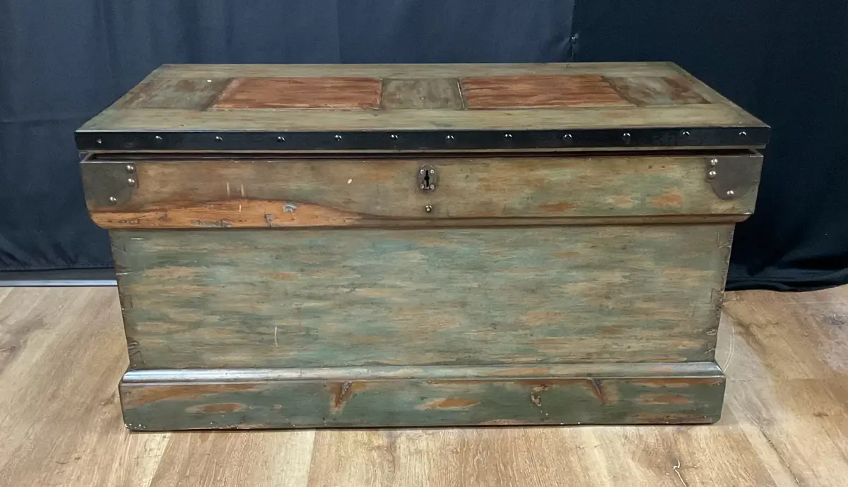 Blanket / Storage Chest 1