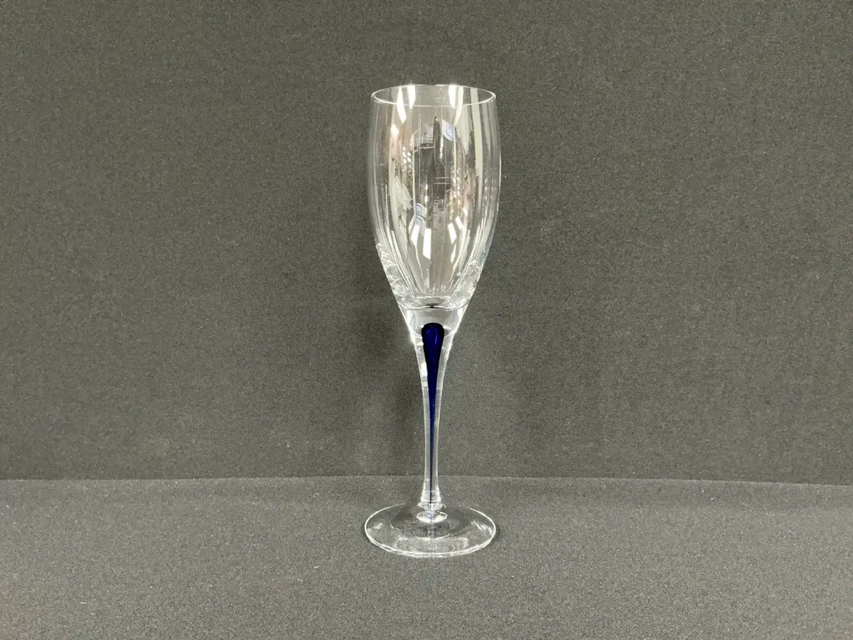 Orrefors Intermezzo Blue 6oz Crystal Wine Glass 3