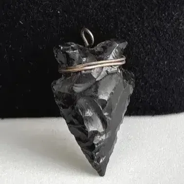 Obsidian Bird Point Arrowhead * 4.06g * 27.69mm X 20.25mm