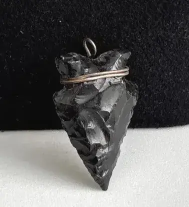 Obsidian Bird Point Arrowhead * 4.06g * 27.69mm X 20.25mm