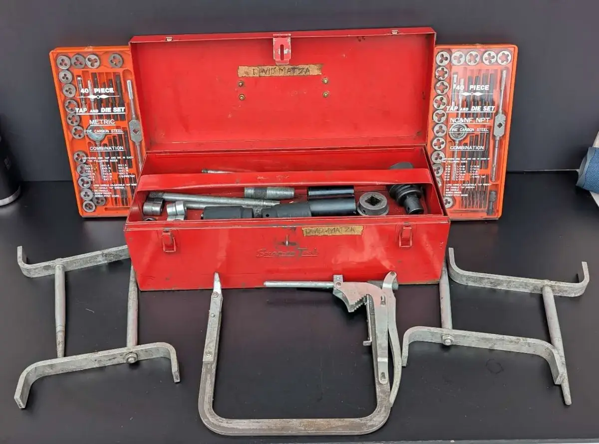 Snap-on Toolbox with Tap & Die Sets, Socket Set, Clamps & Specialty Tools