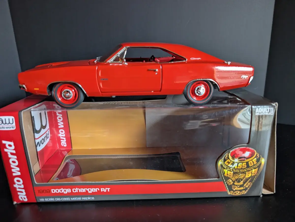Auto World American Muscle 1969 Dodge Charger R/T 1:18 Die Cast Model