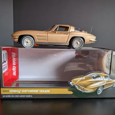 Auto World American Muscle 1963 Chevrolet Corvette Sting Ray Coupe 1:18 Scale Die Cast Model