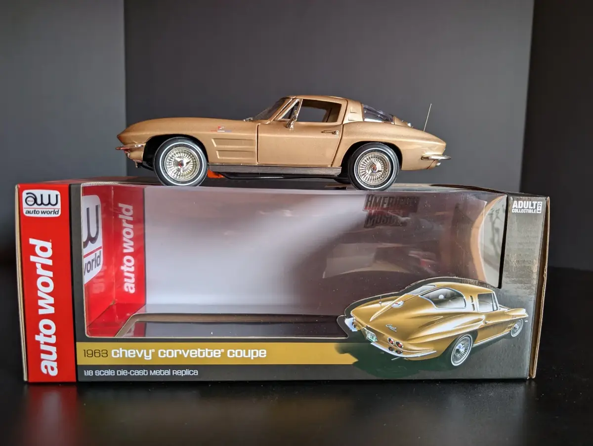Auto World American Muscle 1963 Chevrolet Corvette Sting Ray Coupe 1:18 Scale Die Cast Model