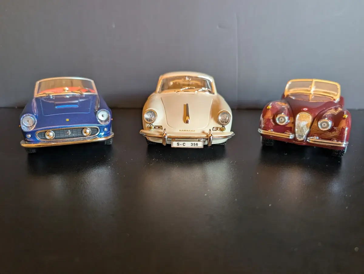 3-Piece Bburago 1:24 European Sports Car Diecast Lot – Ferrari, Porsche & Jaguar