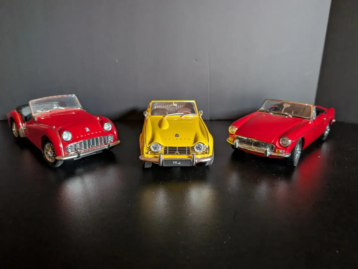 Kyosho & Yat Ming 1:18 British Roadster Die-Cast Cars – Triumph & MGB