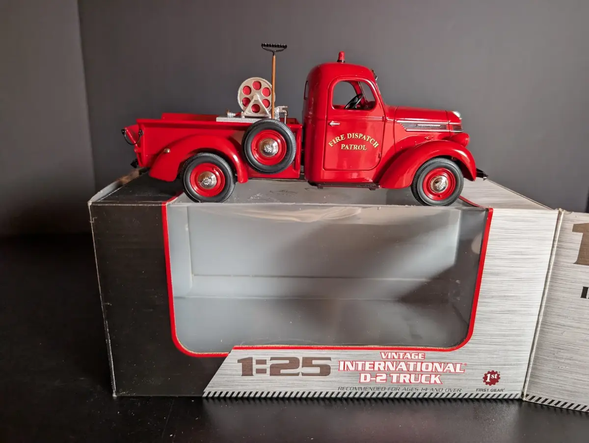 First Gear 1:25 1938 International D-2 Fire Dispatch Patrol Truck