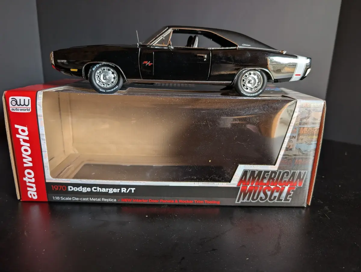 Auto World American Muscle 1970 Dodge Charger R/T 1:18 Die Cast Model