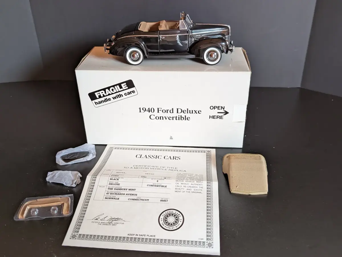 Danbury Mint 1940 Ford Deluxe Convertible Die-Cast Model with Box & Accessories