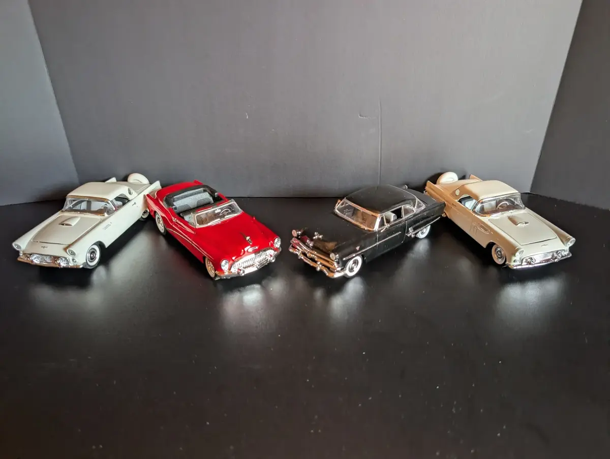 Welly 1:24 Classic Car Diecast Lot - Ford Thunderbird, Ford Victoria & Buick Skylark