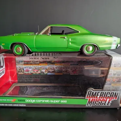 Auto World Hemmings 1969 Dodge Coronet Super Bee 1:18 Die Cast