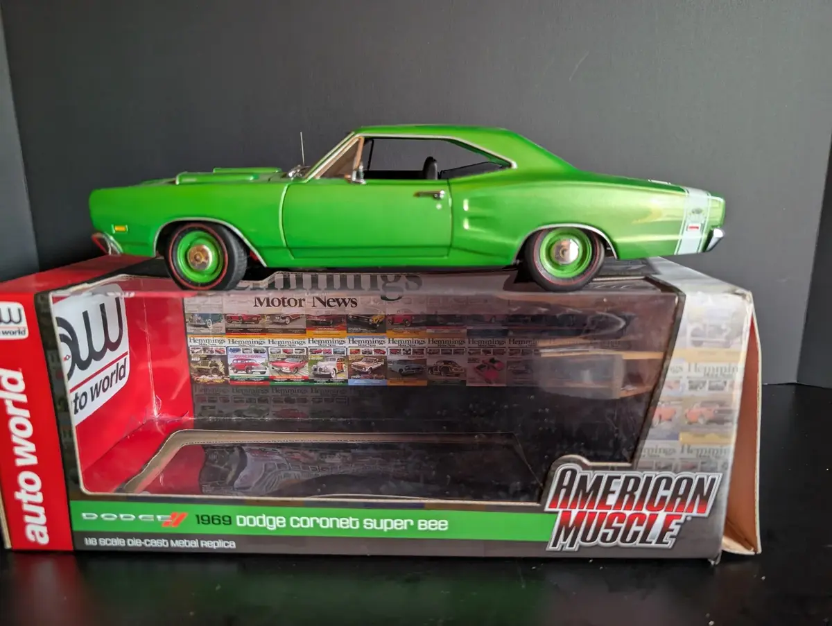 Auto World Hemmings 1969 Dodge Coronet Super Bee 1:18 Die Cast