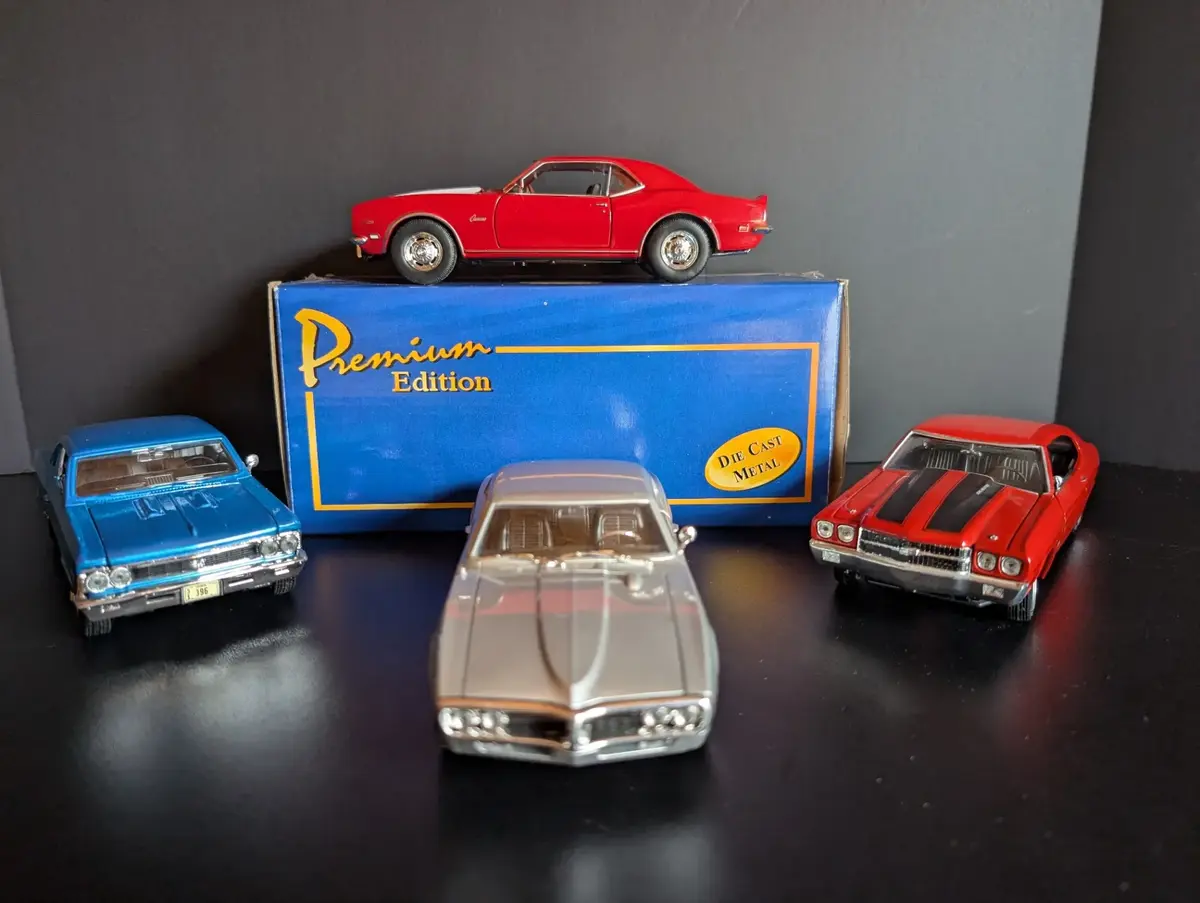 4-Piece 1:24 Scale GM Muscle Car Die-Cast Collection