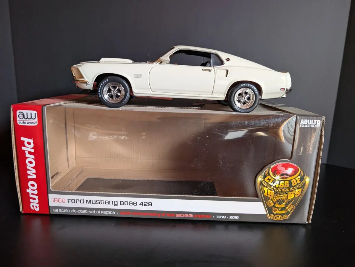 Auto World 1969 Ford Mustang Boss 429 1:18 Die-Cast Model with Box