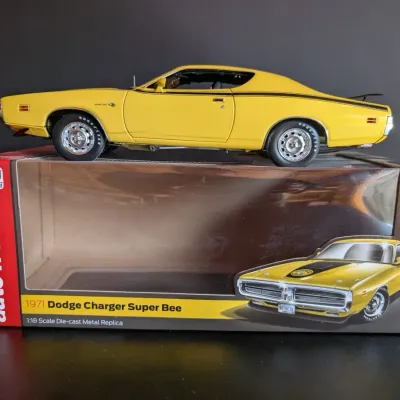 Auto World American Muscle 1971 Dodge Charger Super Bee 1:18 Die Cast Model