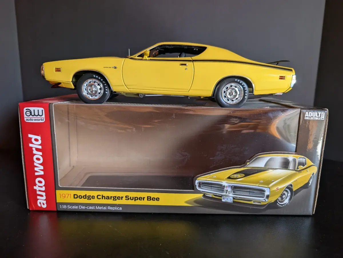 Auto World American Muscle 1971 Dodge Charger Super Bee 1:18 Die Cast Model