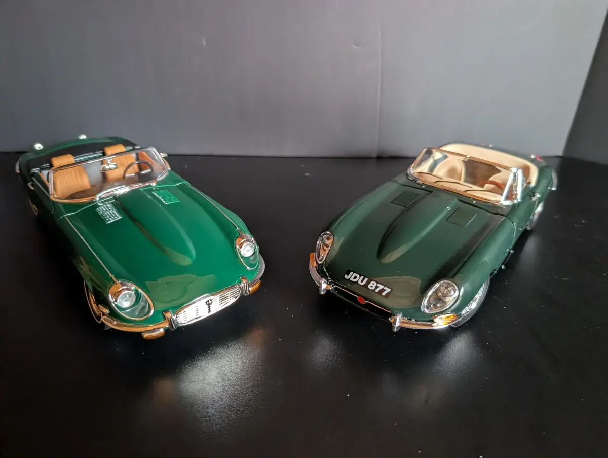 Pair of 1:18 Jaguar E-Type Convertible Die-Cast Models – Bburago & Road Signature