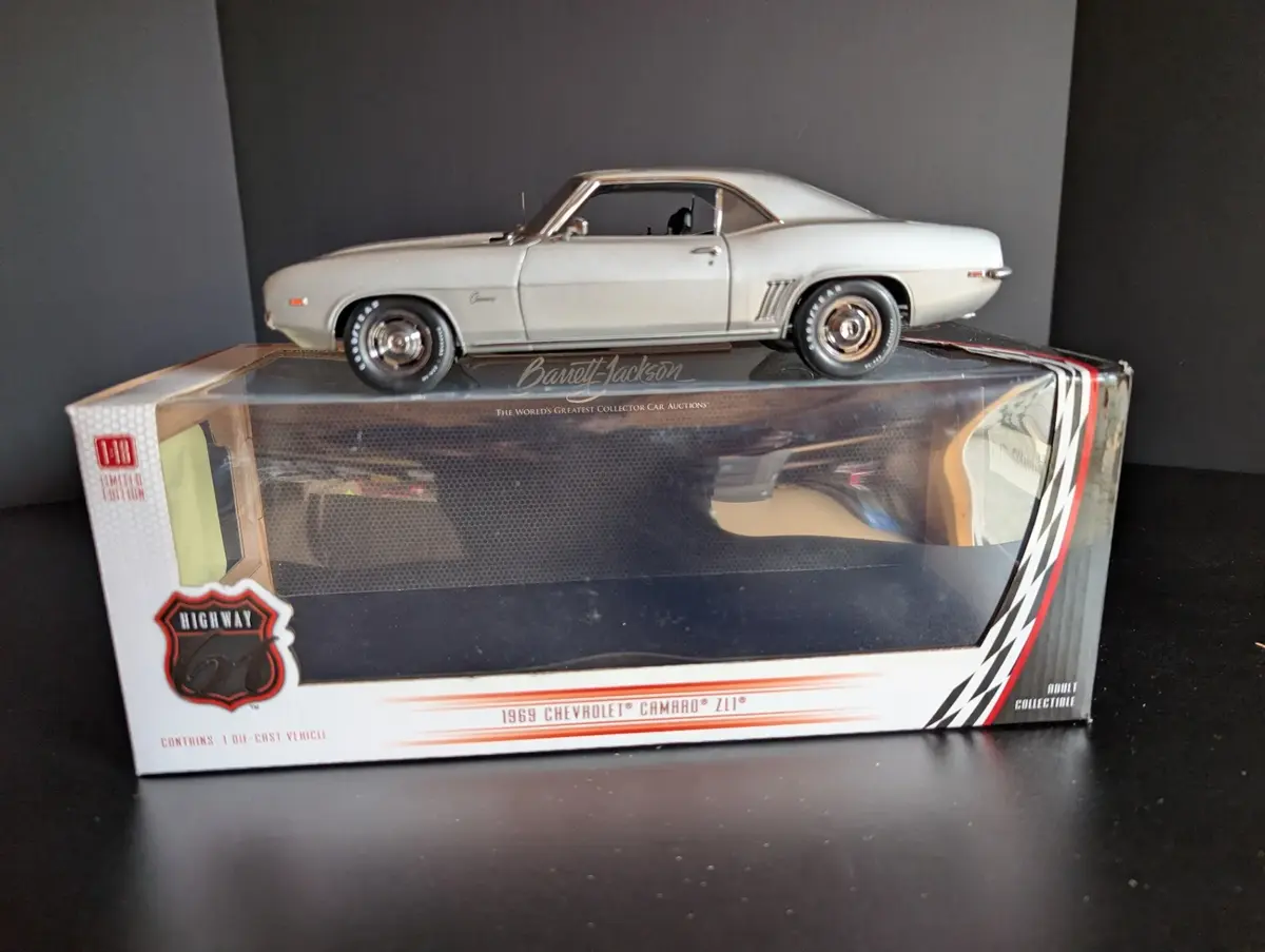 Barrett-Jackson Highway 61 1969 Chevrolet Camaro ZL1 1:18 Die Cast Model