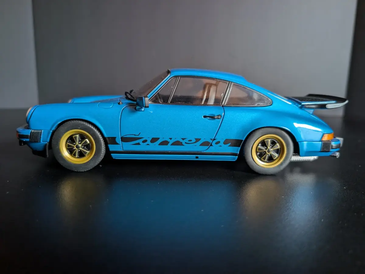 Solido Porsche 911 Carrera 3.0 Coupe 1:18 Die Cast Model with Box