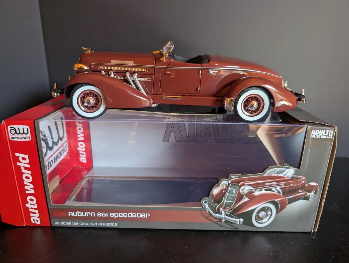 Auto World 1935 Auburn 851 Speedster 1:18 Die Cast Model