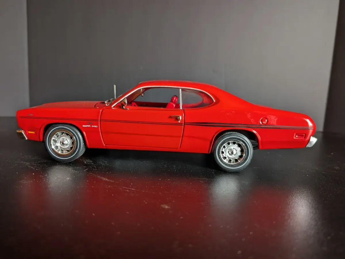 Auto World Hemmings 1970 Plymouth Duster 340 1:18 Die Cast Model