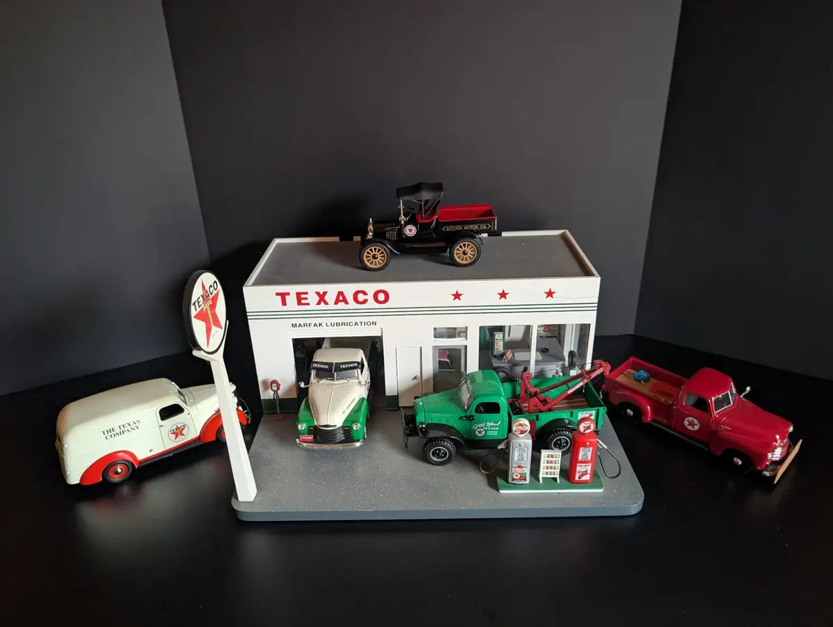 Texaco Service Station Diorama with Die Cast Vehicles and Accessories