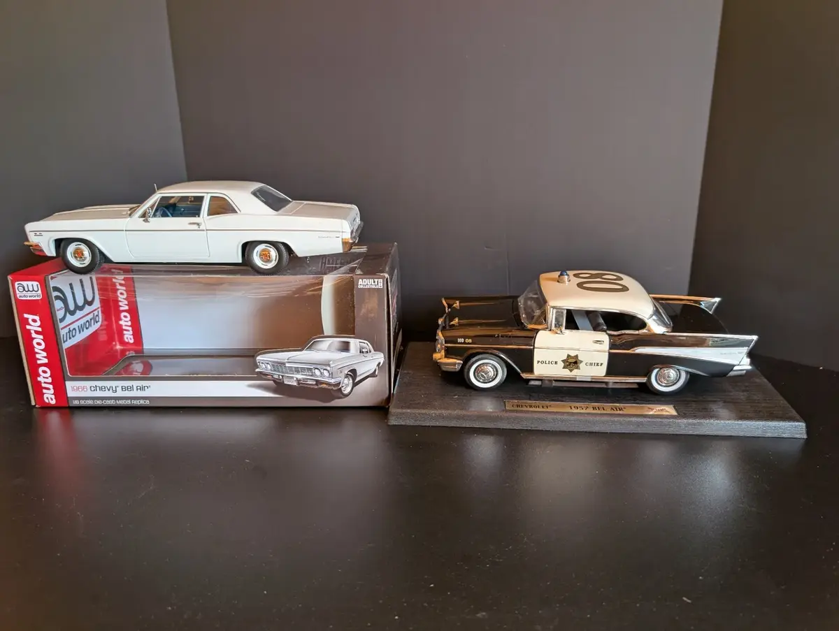 Two 1:18 Chevrolet Bel Air Die-Cast Models – Auto World 1966 & Road Signature 1957 Police Chief