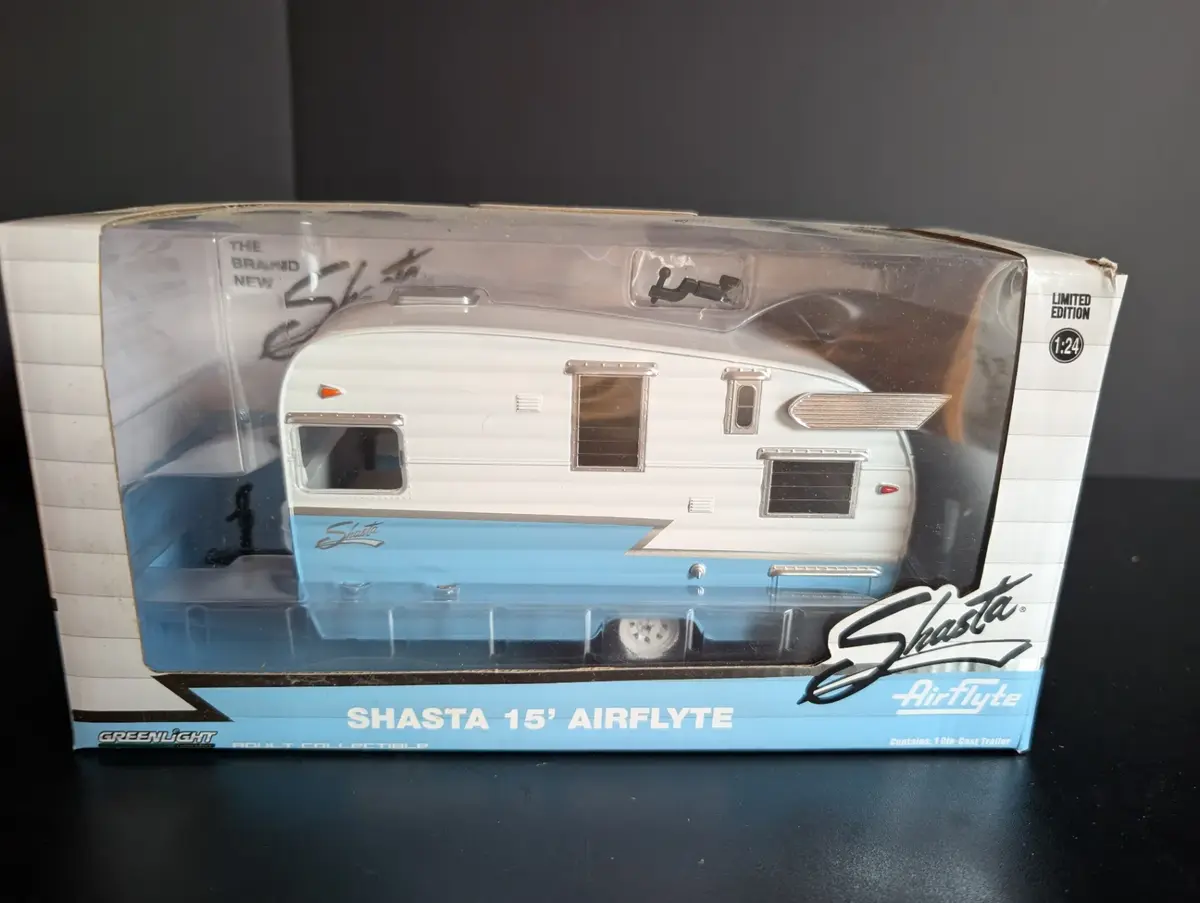 GreenLight Collectibles Limited Edition 1:24 Shasta 15' Airflyte Die-Cast Travel Trailer