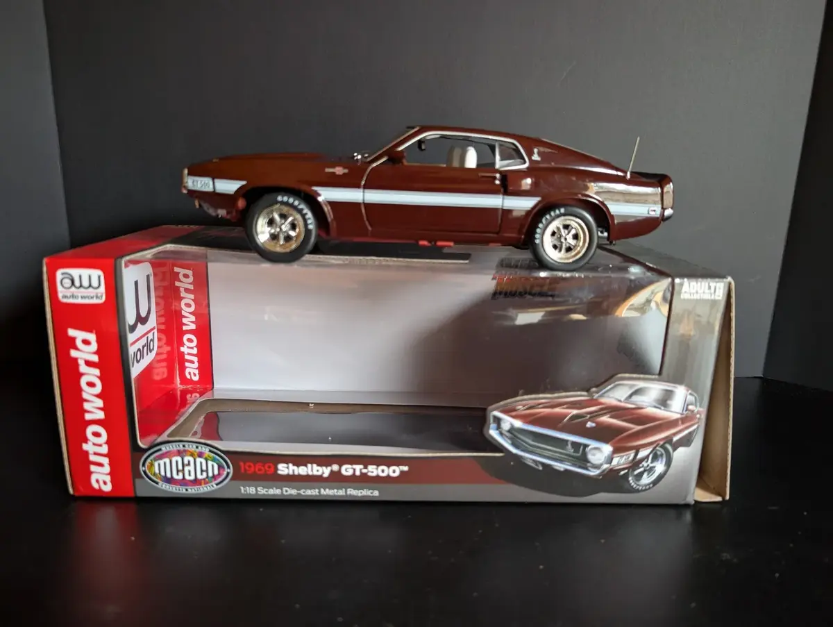 Auto World 1969 Shelby GT-500 1:18 Die Cast Model