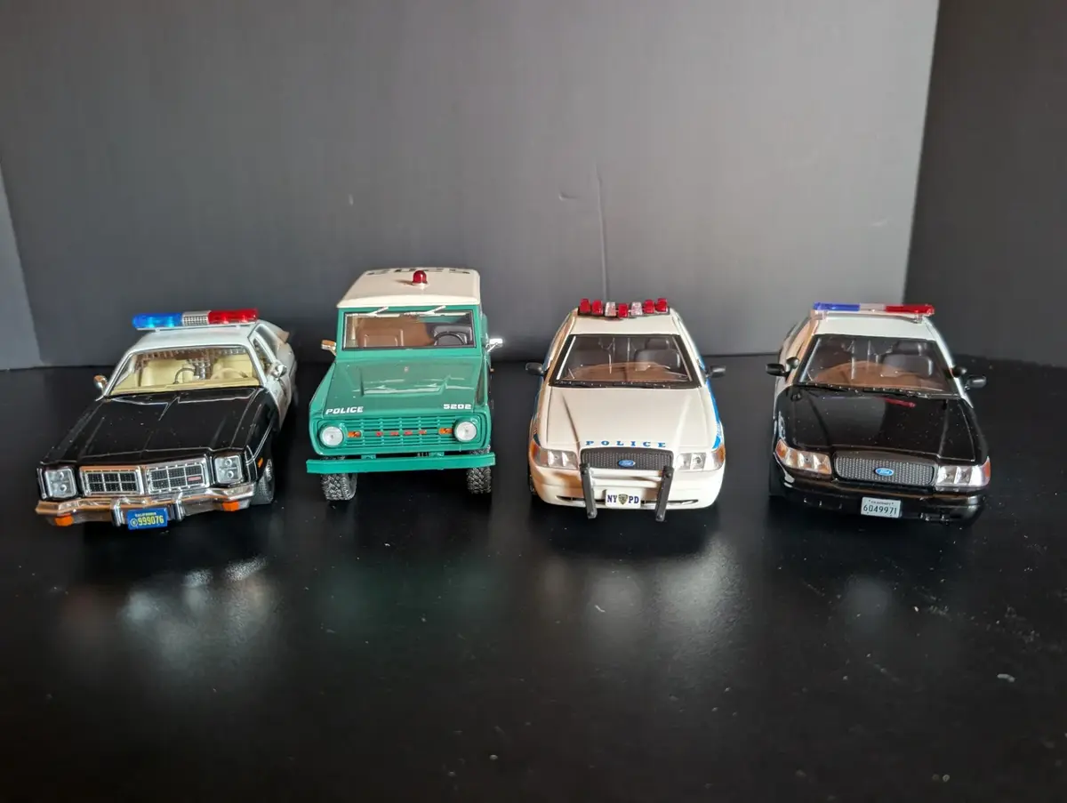 4 GreenLight Police Die-Cast Vehicles – Ford Bronco & Crown Victoria


