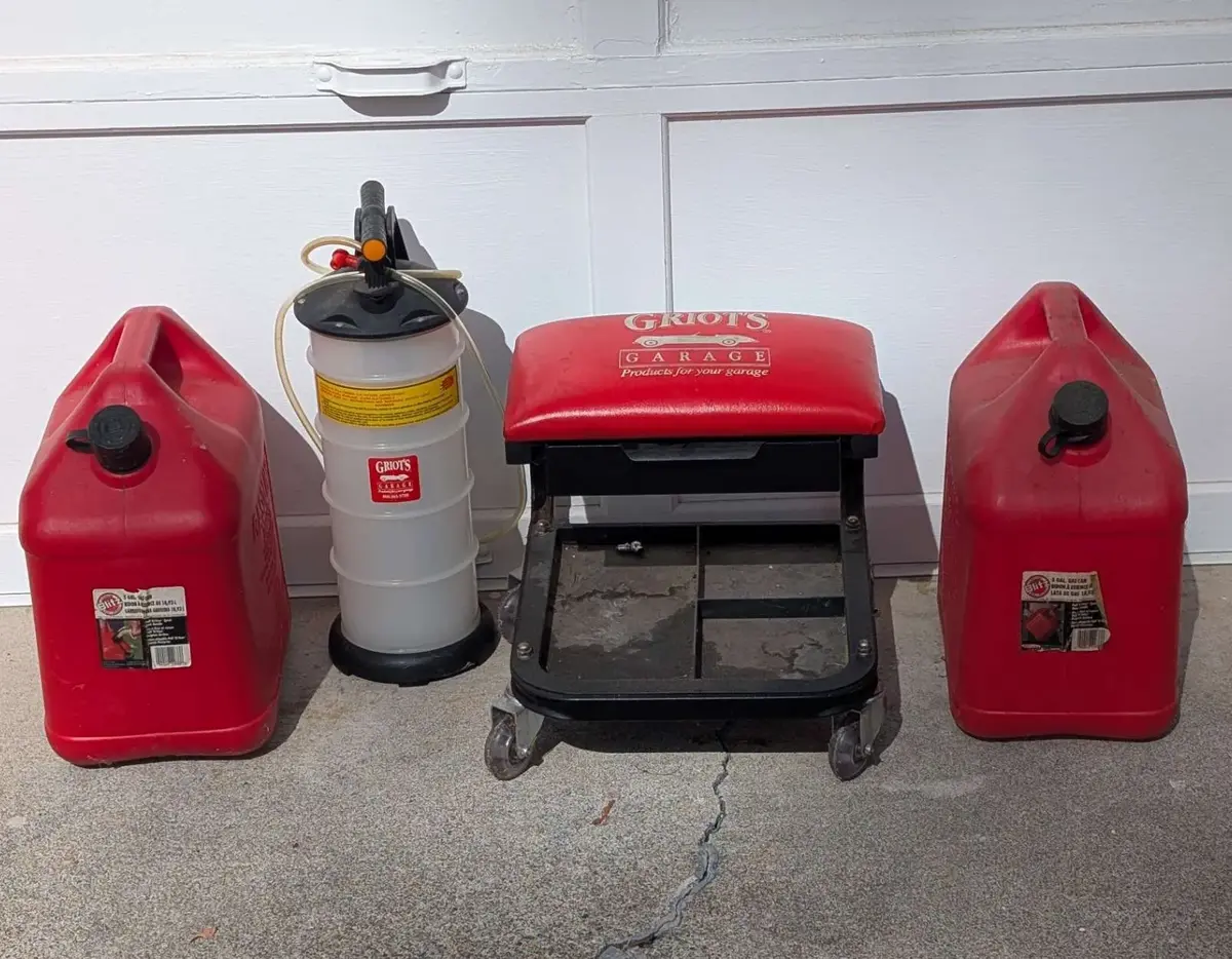 Griot’s Garage Rolling Mechanic Seat, Fluid Extractor & Blitz 5-Gallon Gas Cans

