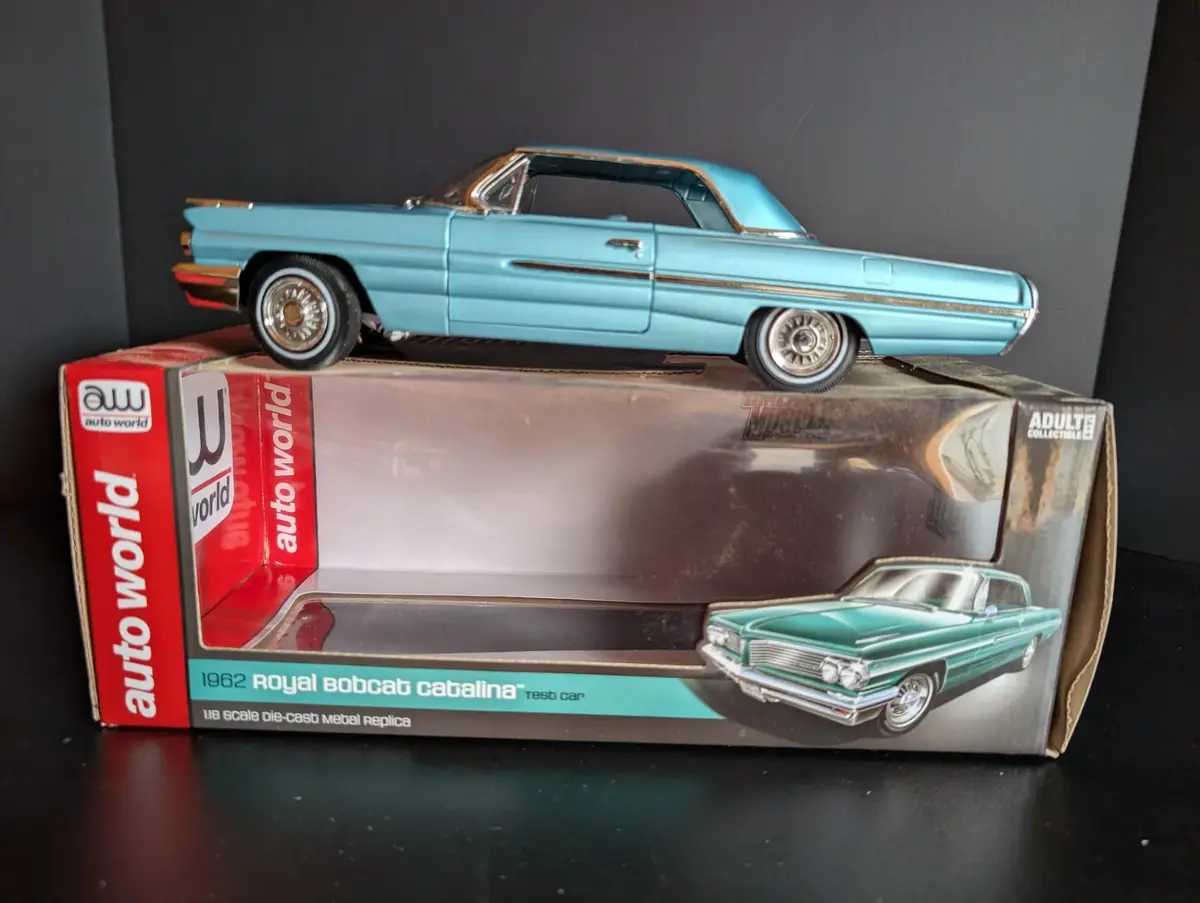 Auto World American Muscle 1962 Pontiac Royal Bobcat Catalina 1:18 Die Cast Model