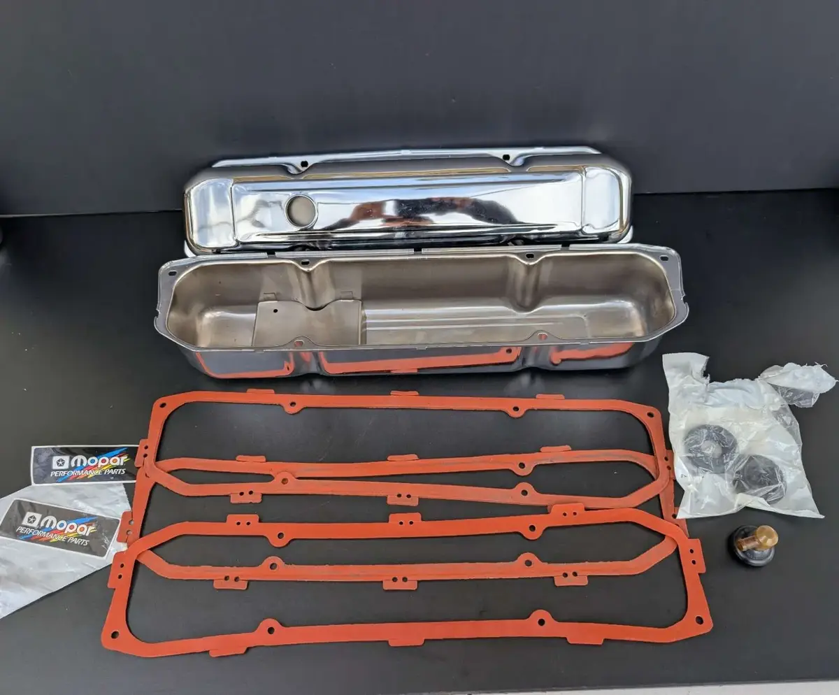 Pair of Chrome Big Block Mopar Valve Covers with Gaskets