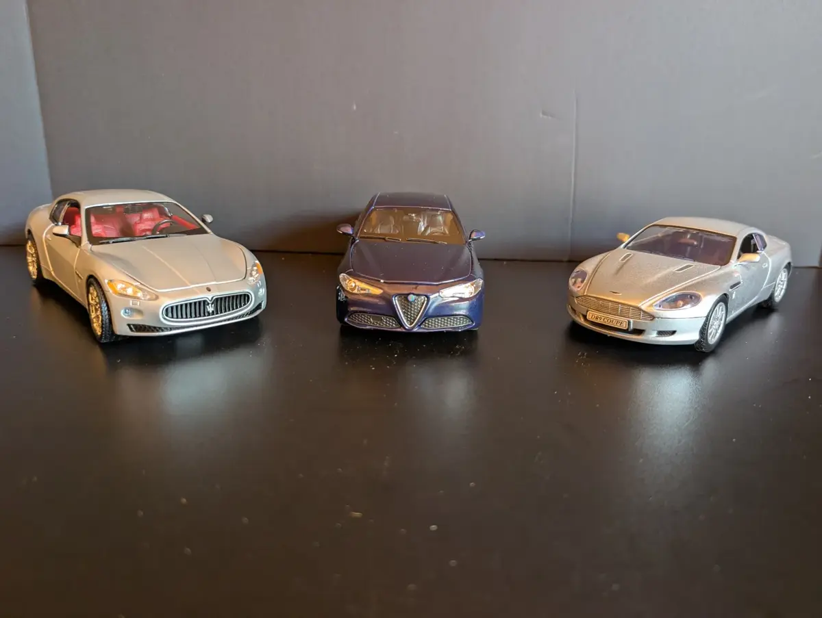 Euro Luxury 1:24 Scale Diecast Model Cars - Maserati GranTurismo, Alfa Romeo Giulia & Aston Martin D