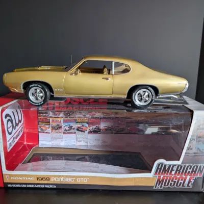 Auto World American Muscle 1969 Pontiac GTO 1:18 Die Cast Model