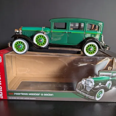 Auto World 1931 Peerless Master 8 Sedan 1:18 Die Cast Model