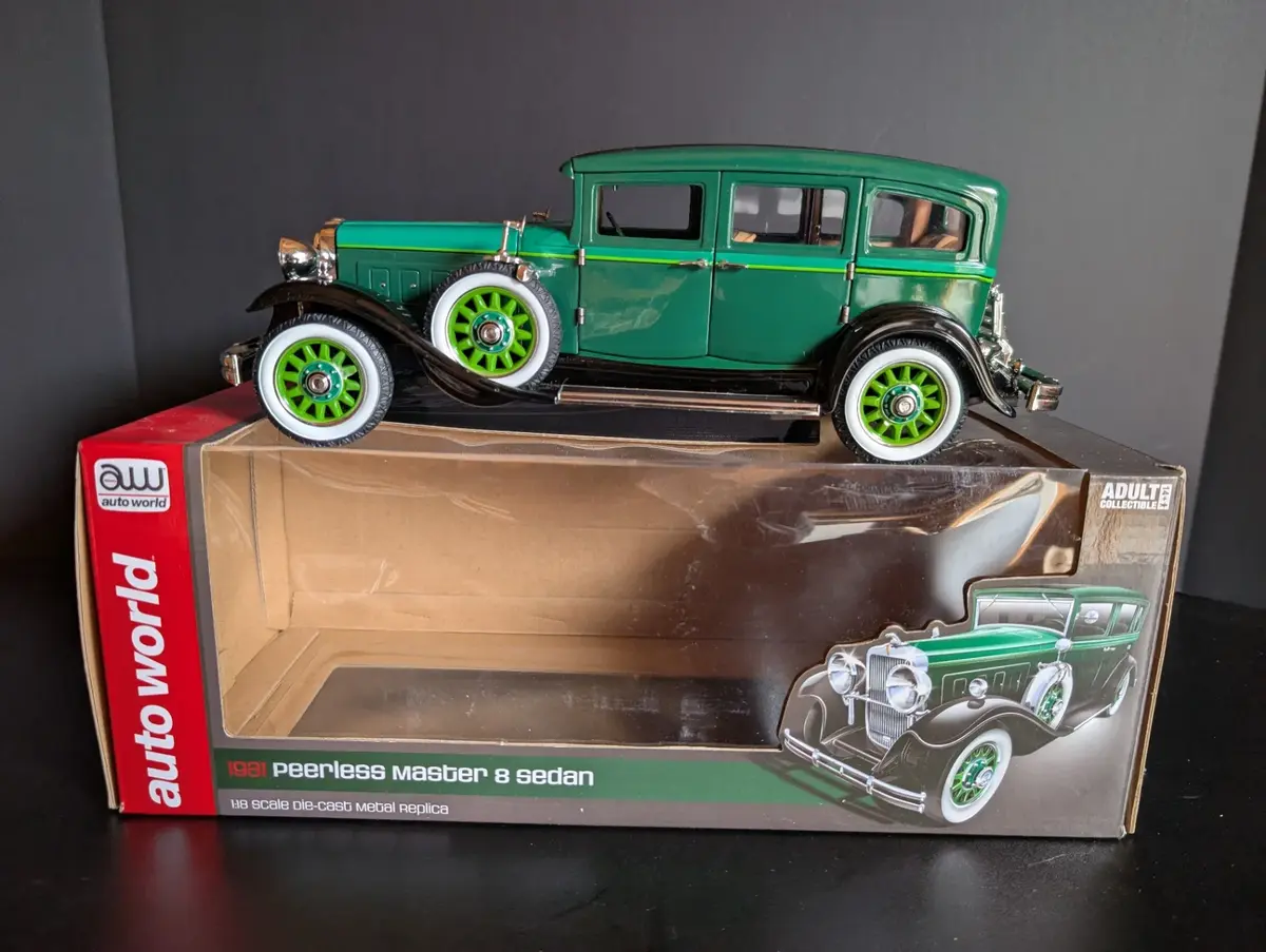 Auto World 1931 Peerless Master 8 Sedan 1:18 Die Cast Model