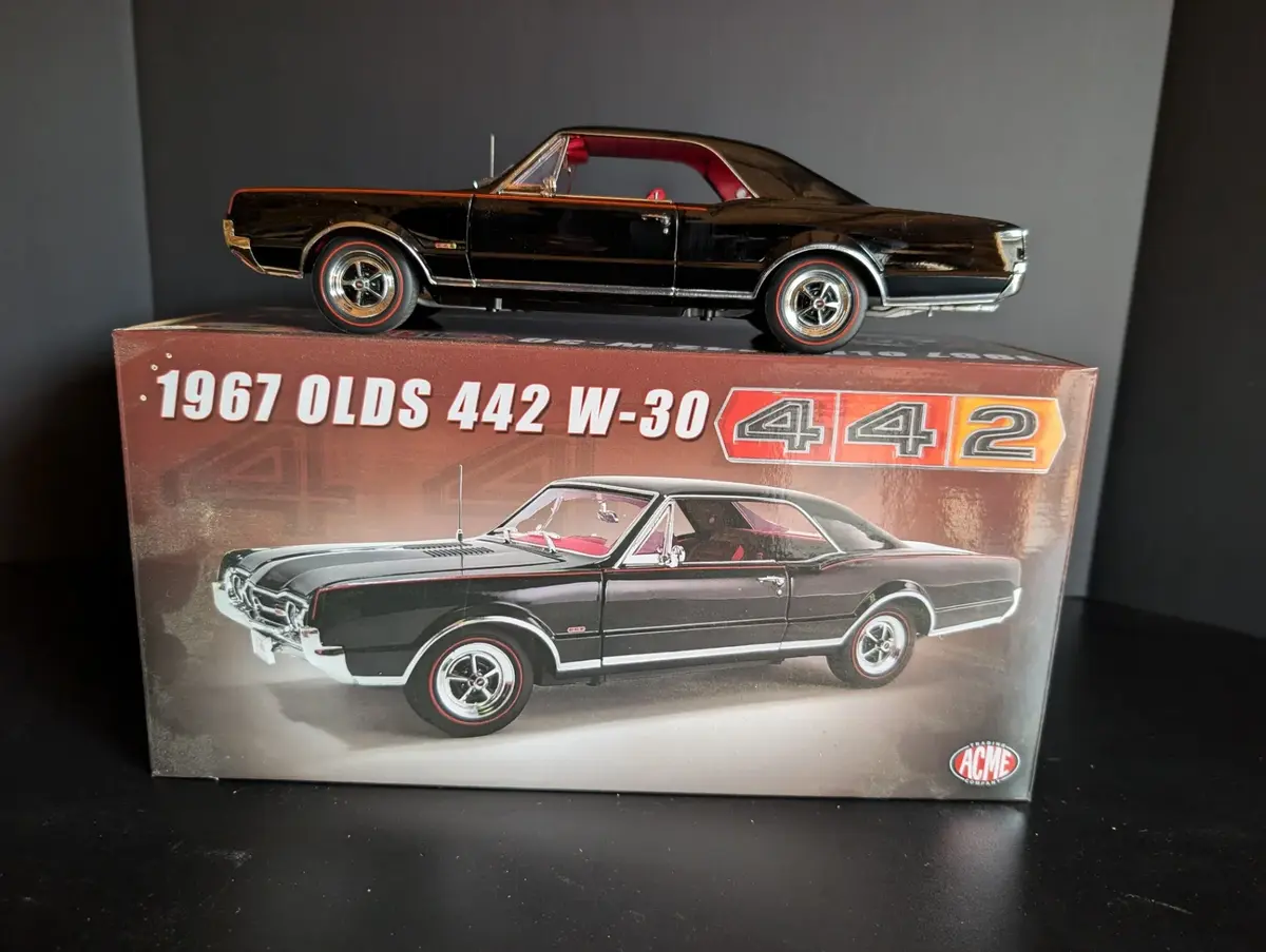 ACME 1967 Oldsmobile 442 W-30 1:18 Die Cast Model Limited Edition 1 of 690