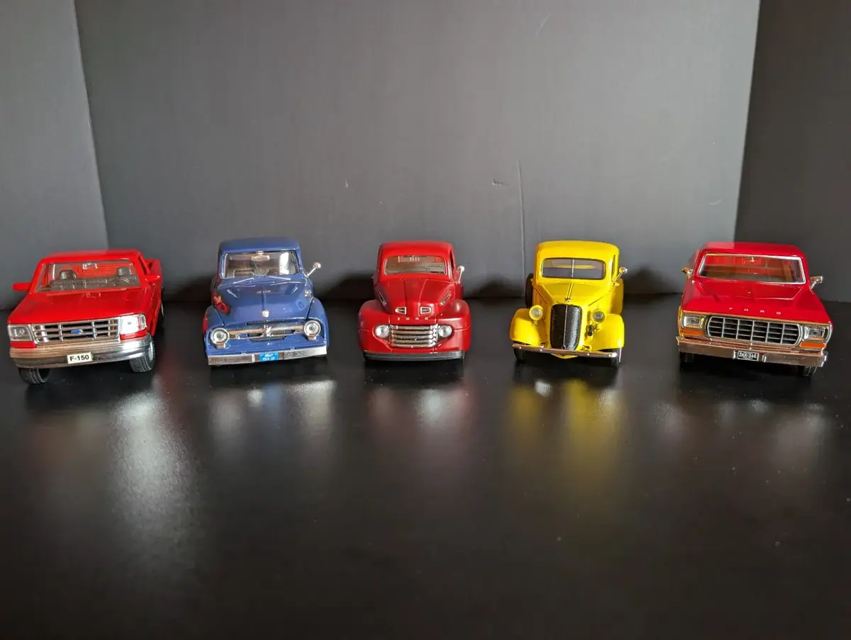 Vintage Ford Pickup Diecast Collection - 5 Piece 1:24 & 1:25 Scale