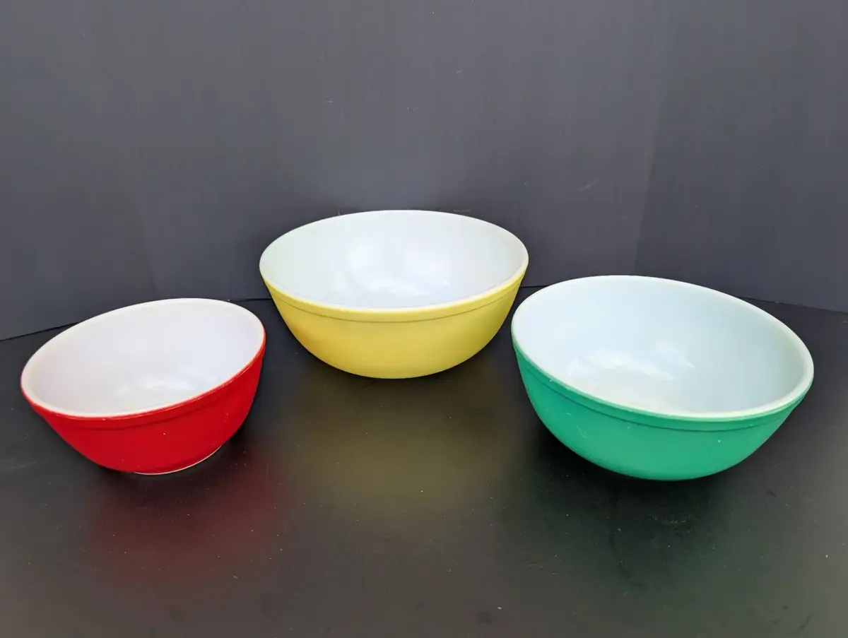 3-Piece Vintage Pyrex Primary Color Nesting Mixing Bowl Set