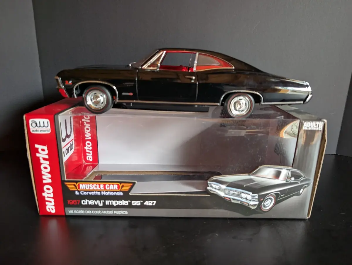 1967 Chevrolet Impala SS 427 Auto World 1:18 Die Cast Model