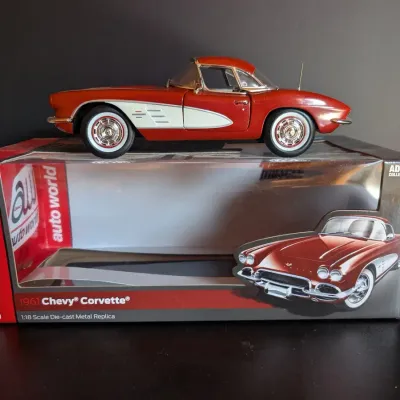 Auto World 1961 Chevrolet Corvette 1:18 Die Cast Model