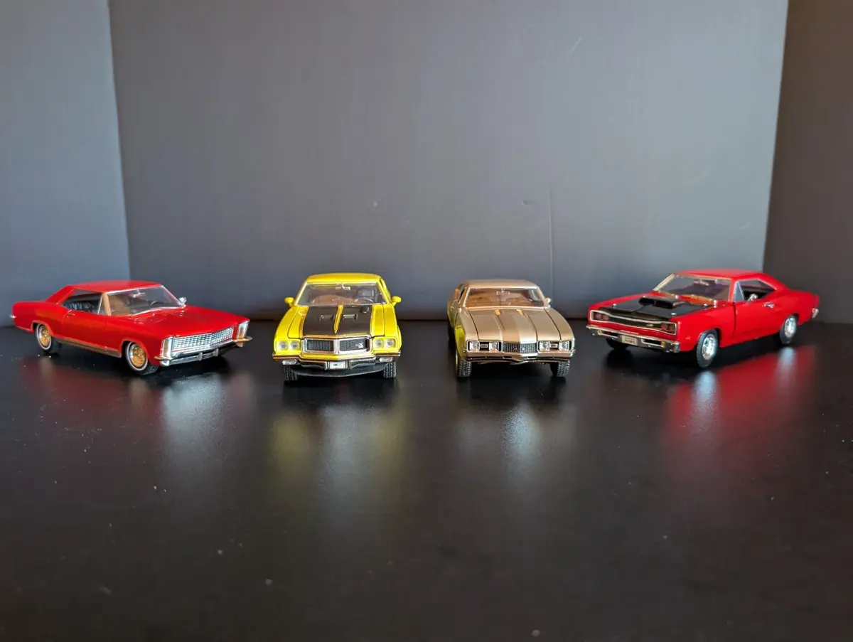 4-Piece 1:24 Scale Classic American Muscle Diecast Car Collection