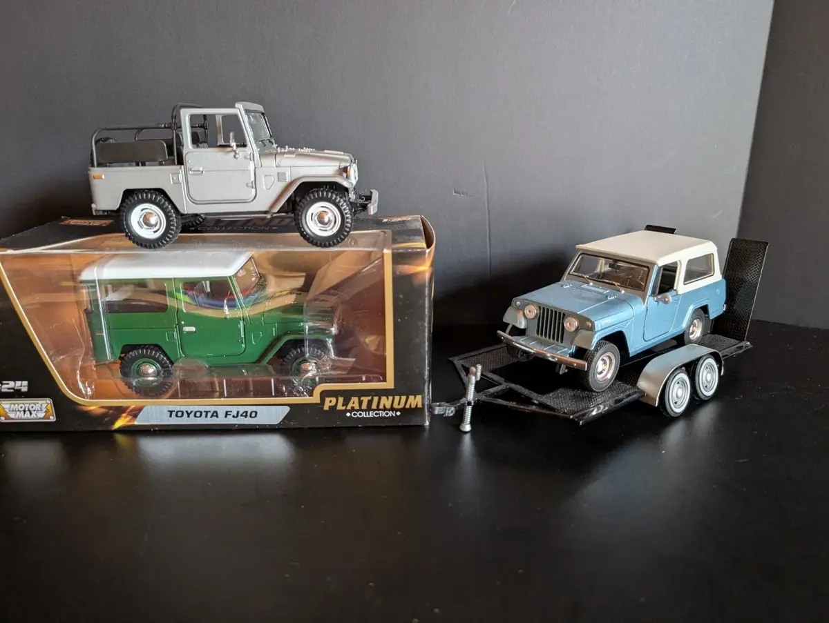 1:24 Toyota FJ40 Land Cruiser & Jeep Commando Diecast Models with Trailer