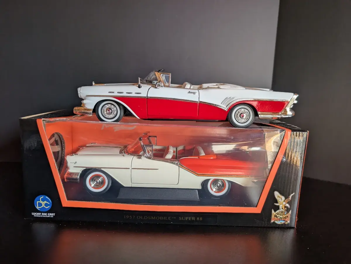 Pair of 1957 Buick Roadmaster & Oldsmobile Super 88 1:18 Die-Cast Convertibles