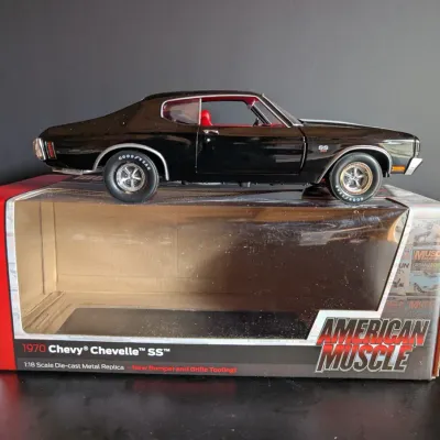 Auto World Muscle Machines 1970 Chevy Chevelle SS 454 1:18 Die Cast Model

