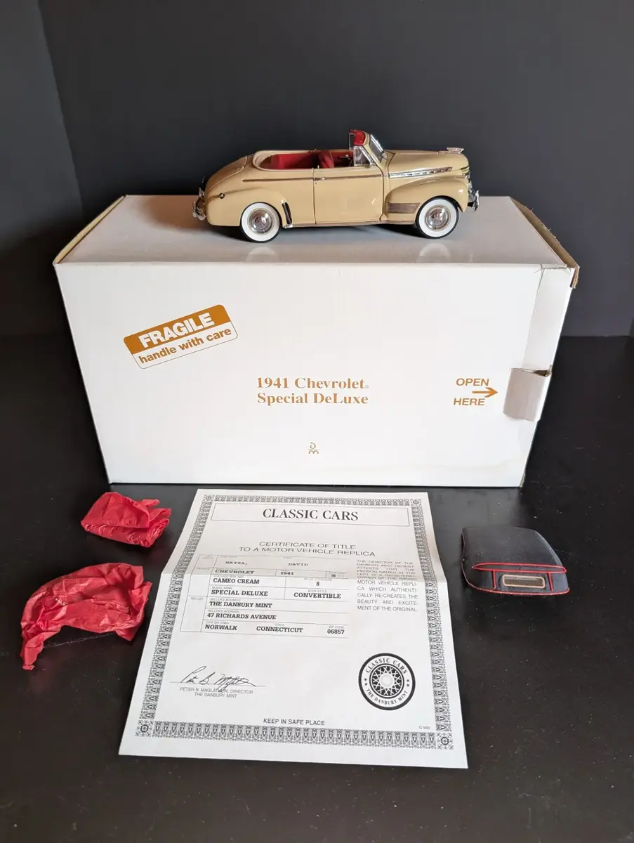 Danbury Mint 1941 Chevrolet Special DeLuxe Convertible Die-Cast Model