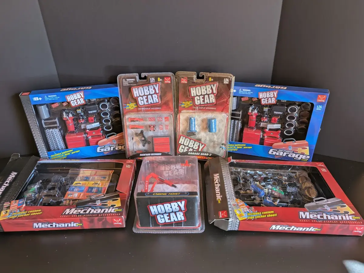 Phoenix Toys Hobby Gear 1:24 Scale Garage & Mechanic Display Accessories